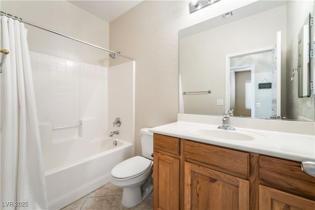 8236 Imperial Lakes Street, Las Vegas, NV 89131