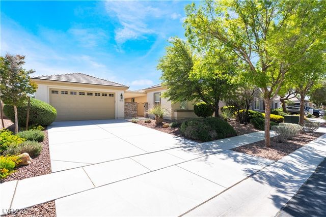 8236 Imperial Lakes Street, Las Vegas, NV 89131