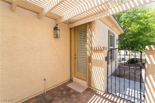 8236 Imperial Lakes Street, Las Vegas, NV 89131