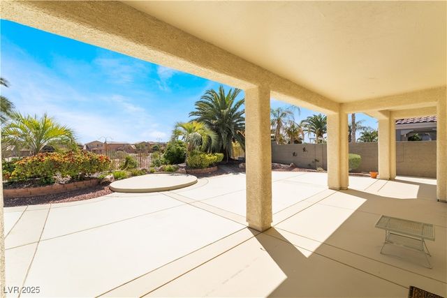 8236 Imperial Lakes Street, Las Vegas, NV 89131