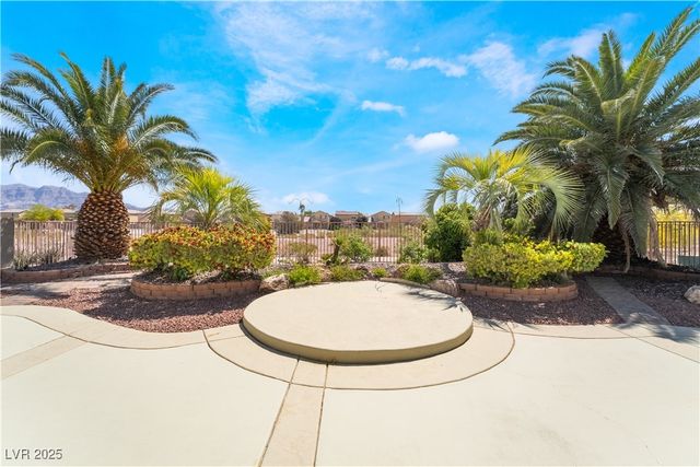 8236 Imperial Lakes Street, Las Vegas, NV 89131