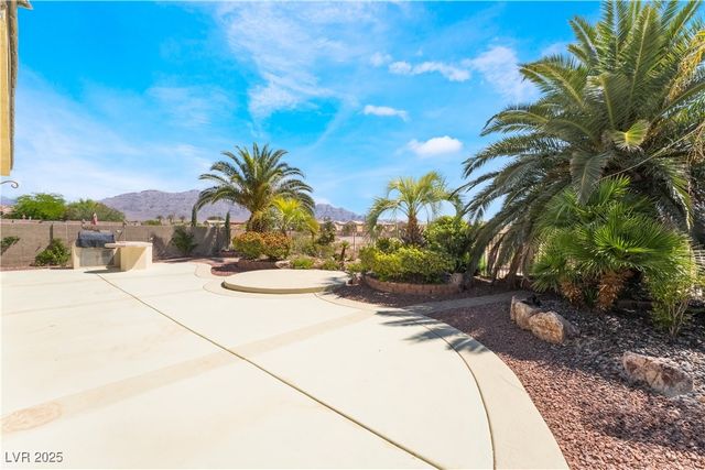 8236 Imperial Lakes Street, Las Vegas, NV 89131