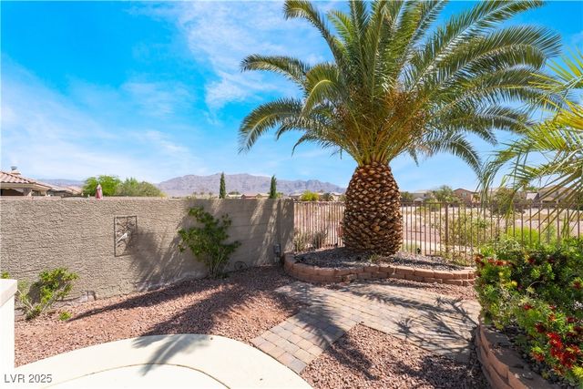 8236 Imperial Lakes Street, Las Vegas, NV 89131