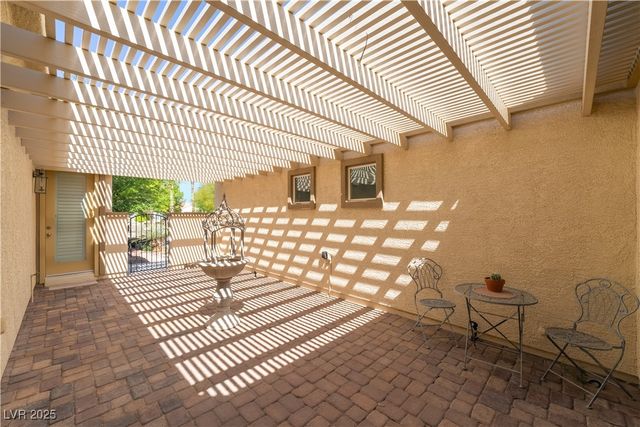 8236 Imperial Lakes Street, Las Vegas, NV 89131