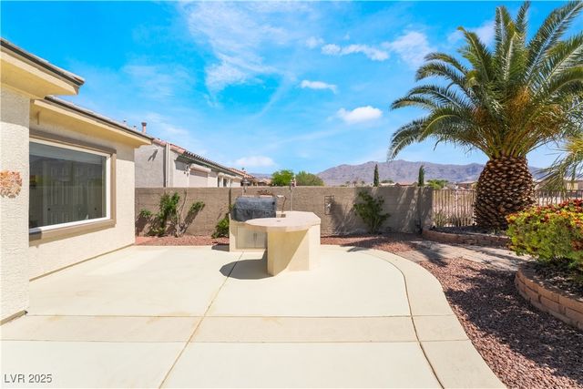 8236 Imperial Lakes Street, Las Vegas, NV 89131