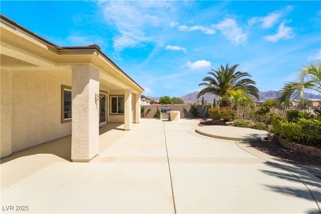 8236 Imperial Lakes Street, Las Vegas, NV 89131