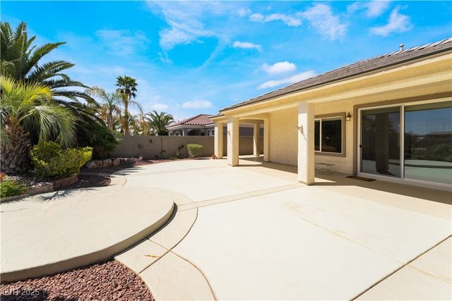 8236 Imperial Lakes Street, Las Vegas, NV 89131