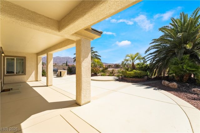 8236 Imperial Lakes Street, Las Vegas, NV 89131