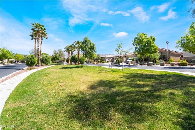 8236 Imperial Lakes Street, Las Vegas, NV 89131