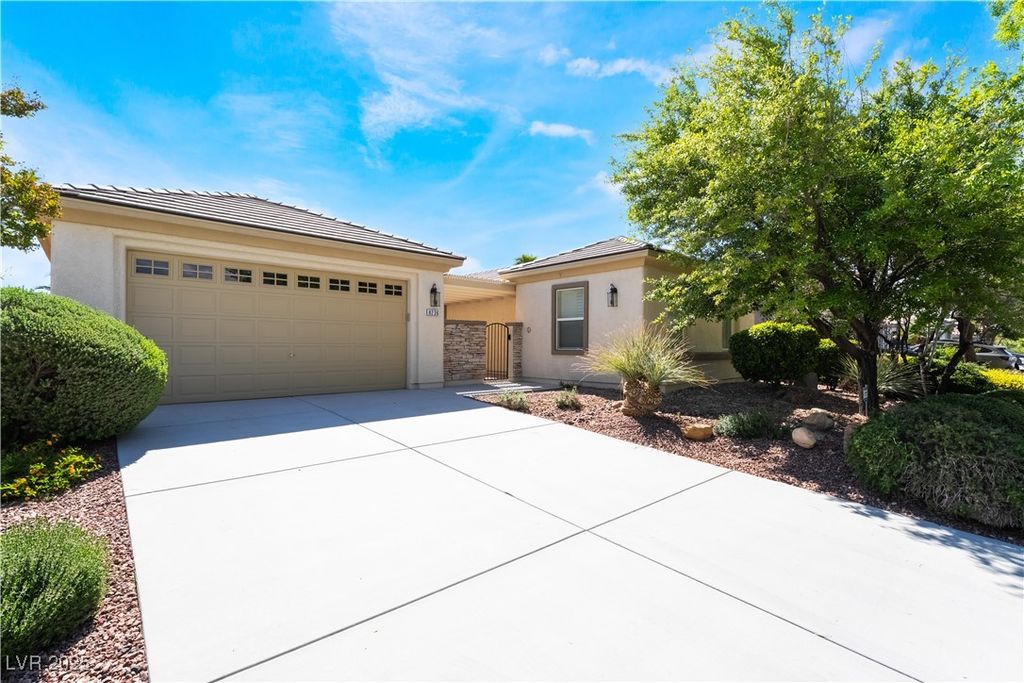 8236 Imperial Lakes Street, Las Vegas, NV 89131