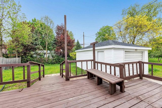 1875 SMITH STREET, Green Bay, WI 54302