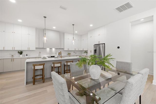 3020 W HELEN AVENUE, Tampa, FL 33611