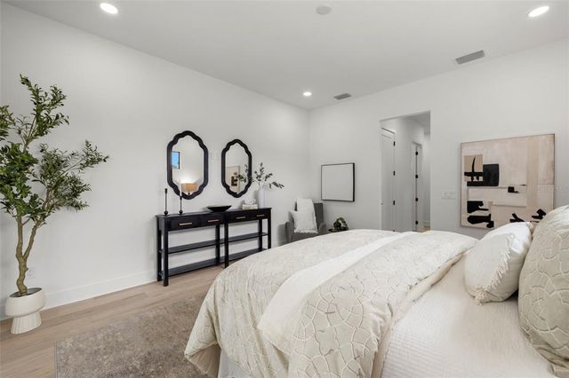 3020 W HELEN AVENUE, Tampa, FL 33611