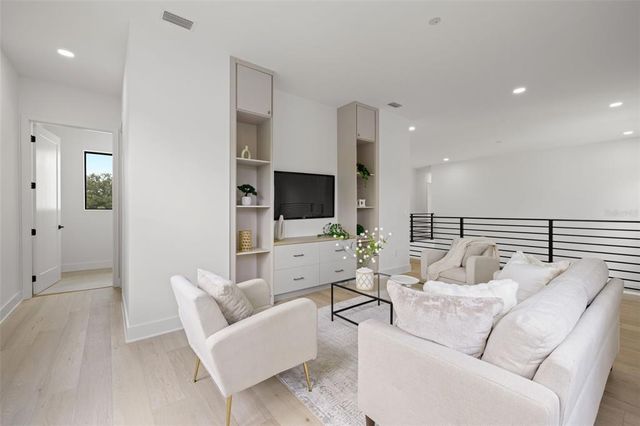 3020 W HELEN AVENUE, Tampa, FL 33611