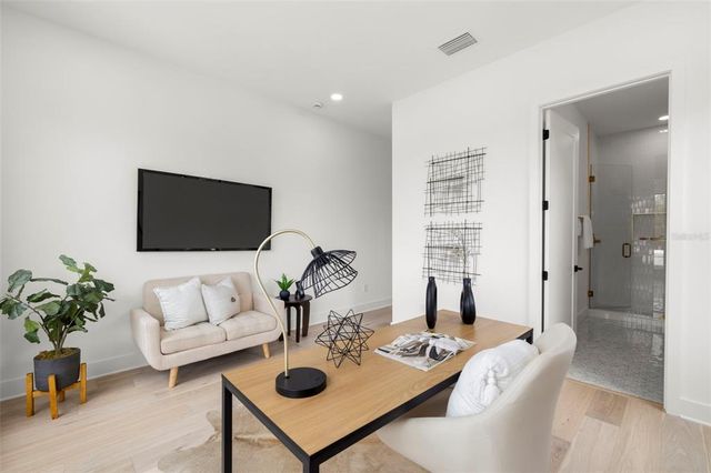 3020 W HELEN AVENUE, Tampa, FL 33611