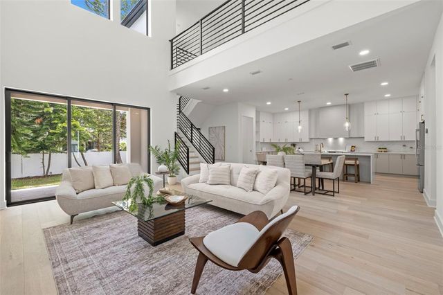 3020 W HELEN AVENUE, Tampa, FL 33611