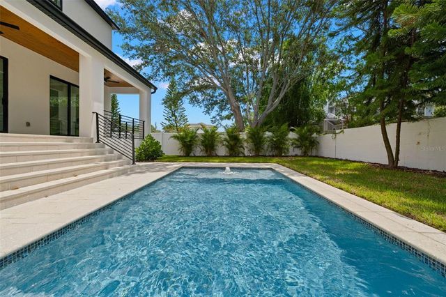3020 W HELEN AVENUE, Tampa, FL 33611