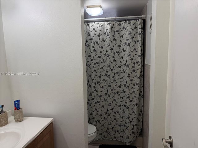 575 W 69th St 205, Hialeah, FL 33014