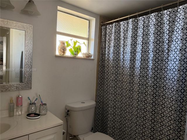 575 W 69th St 205, Hialeah, FL 33014