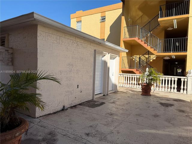 575 W 69th St 205, Hialeah, FL 33014