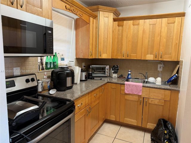 575 W 69th St 205, Hialeah, FL 33014