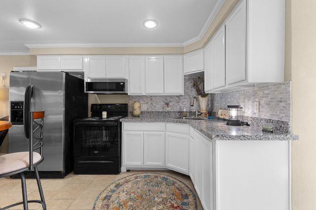 66 Tarpon Street, Bayou Vista, TX 77563