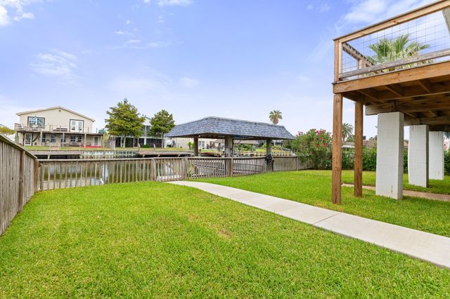 66 Tarpon Street, Bayou Vista, TX 77563