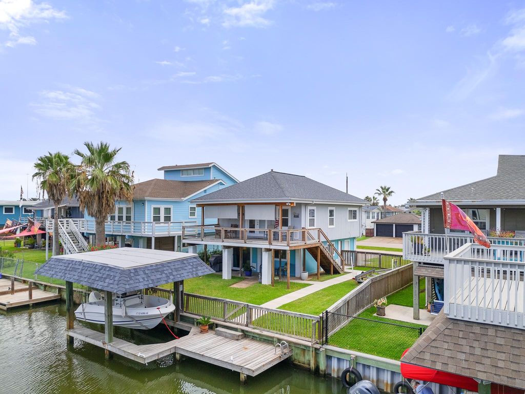 66 Tarpon Street, Bayou Vista, TX 77563