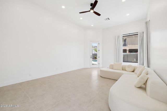 15001 S 5TH Avenue, Phoenix, AZ 85045