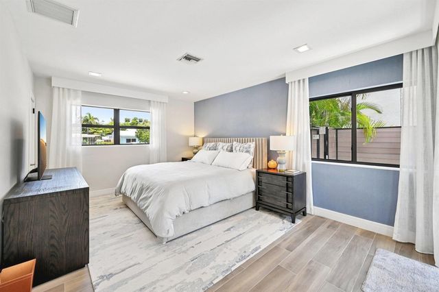 240 30th Street, West Palm Beach, FL 33407