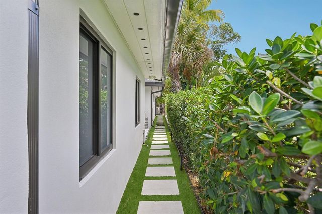240 30th Street, West Palm Beach, FL 33407