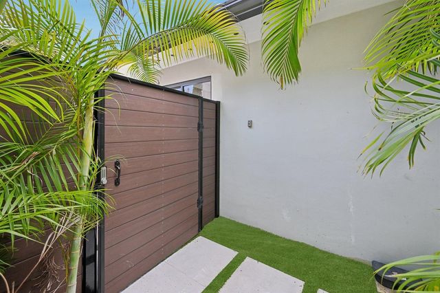 240 30th Street, West Palm Beach, FL 33407