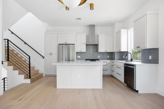 301 N Pleasant Valley RD 2, Austin, TX 78702