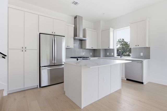 301 N Pleasant Valley RD 2, Austin, TX 78702