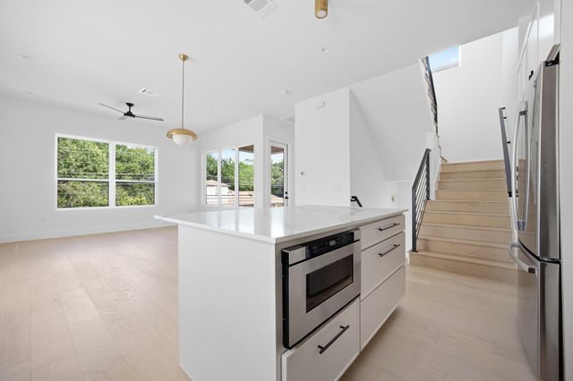 301 N Pleasant Valley RD 2, Austin, TX 78702