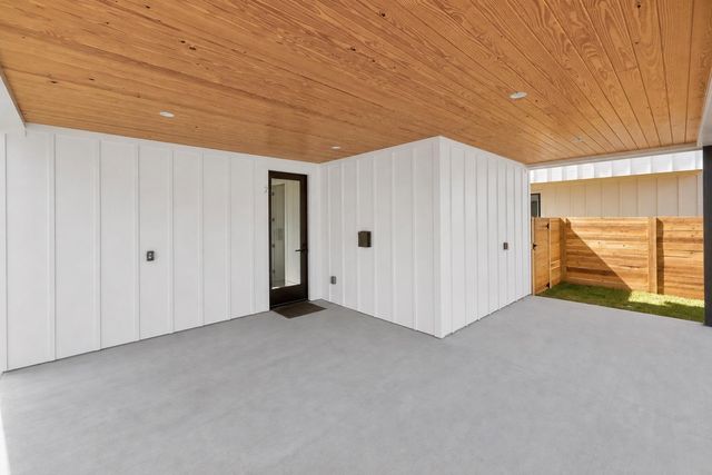 301 N Pleasant Valley RD 2, Austin, TX 78702