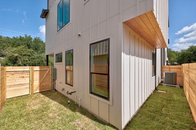 301 N Pleasant Valley RD 2, Austin, TX 78702