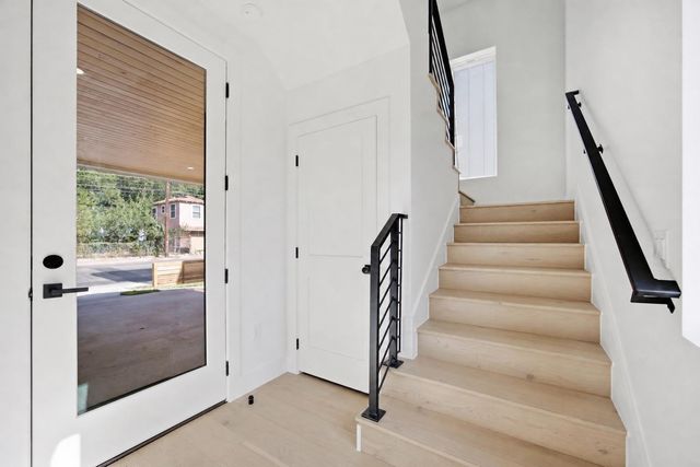 301 N Pleasant Valley RD 2, Austin, TX 78702