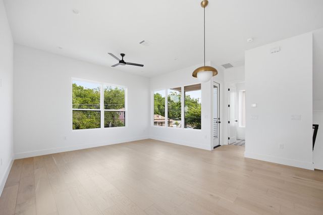 301 N Pleasant Valley RD 2, Austin, TX 78702