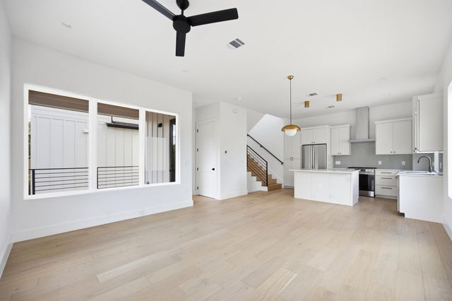 301 N Pleasant Valley RD 2, Austin, TX 78702