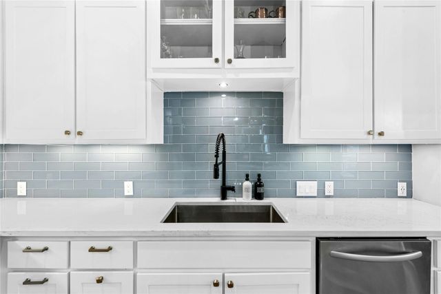 279 Rugged Earth DR, Austin, TX 78737