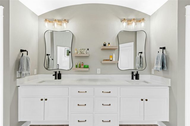 279 Rugged Earth DR, Austin, TX 78737