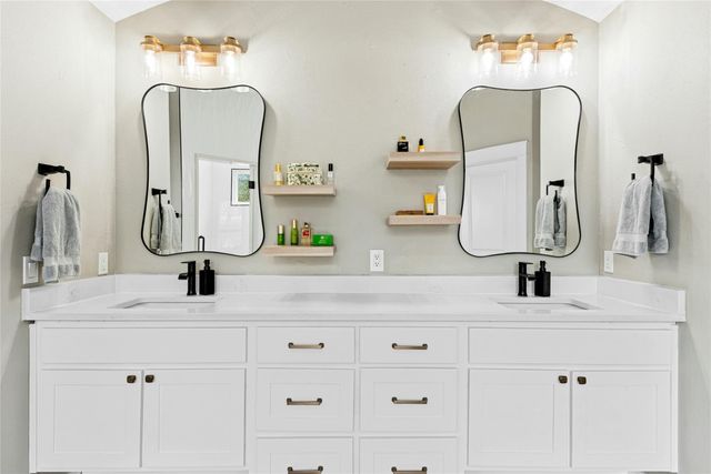 279 Rugged Earth DR, Austin, TX 78737