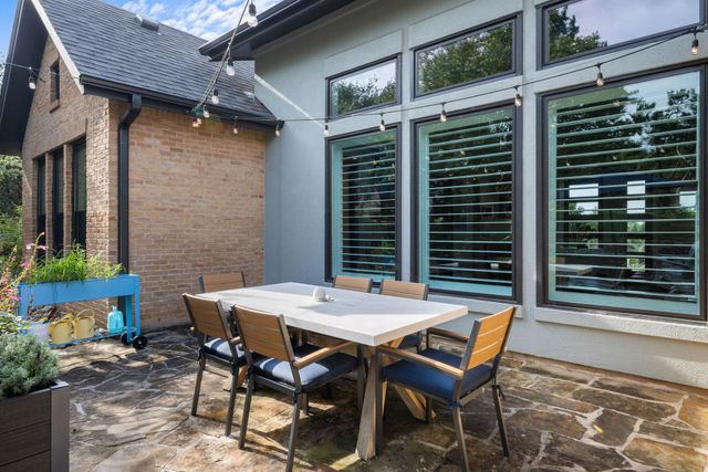 279 Rugged Earth DR, Austin, TX 78737