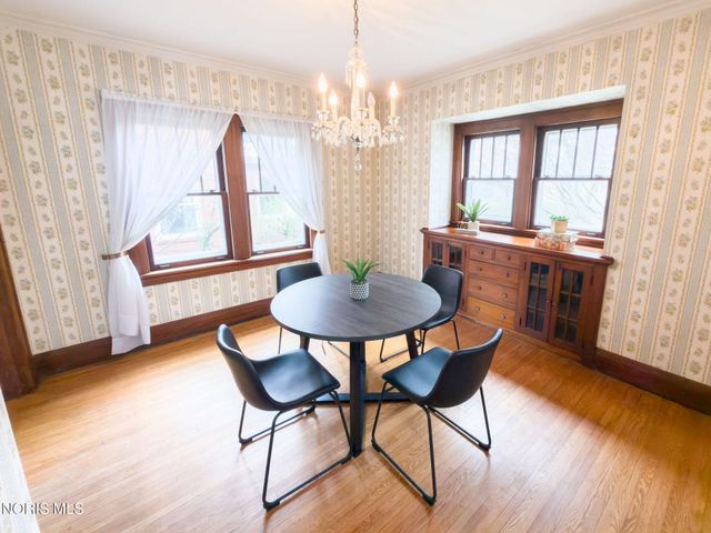 3330 Pelham Road, Ottawa Hills, OH 43606