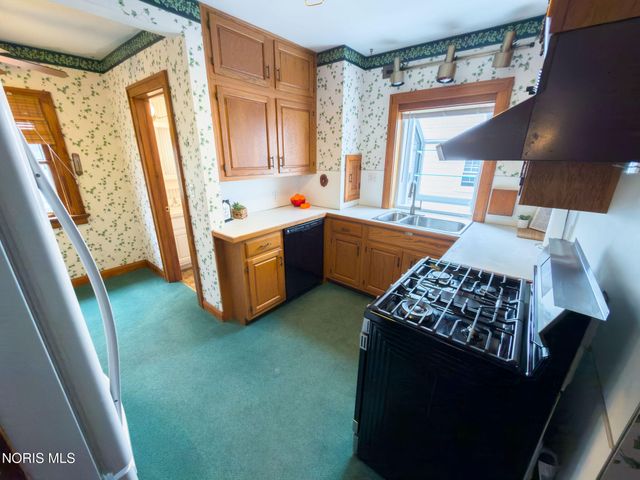 3330 Pelham Road, Ottawa Hills, OH 43606