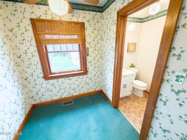 3330 Pelham Road, Ottawa Hills, OH 43606