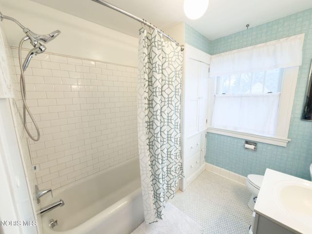 3330 Pelham Road, Ottawa Hills, OH 43606