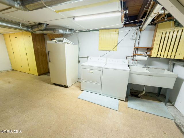 3330 Pelham Road, Ottawa Hills, OH 43606