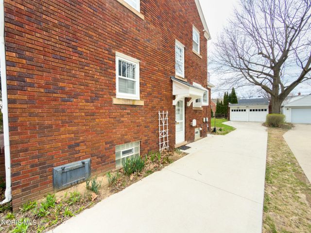 3330 Pelham Road, Ottawa Hills, OH 43606